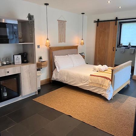 Luxury Courtyard Studio In Llangollen Extérieur photo