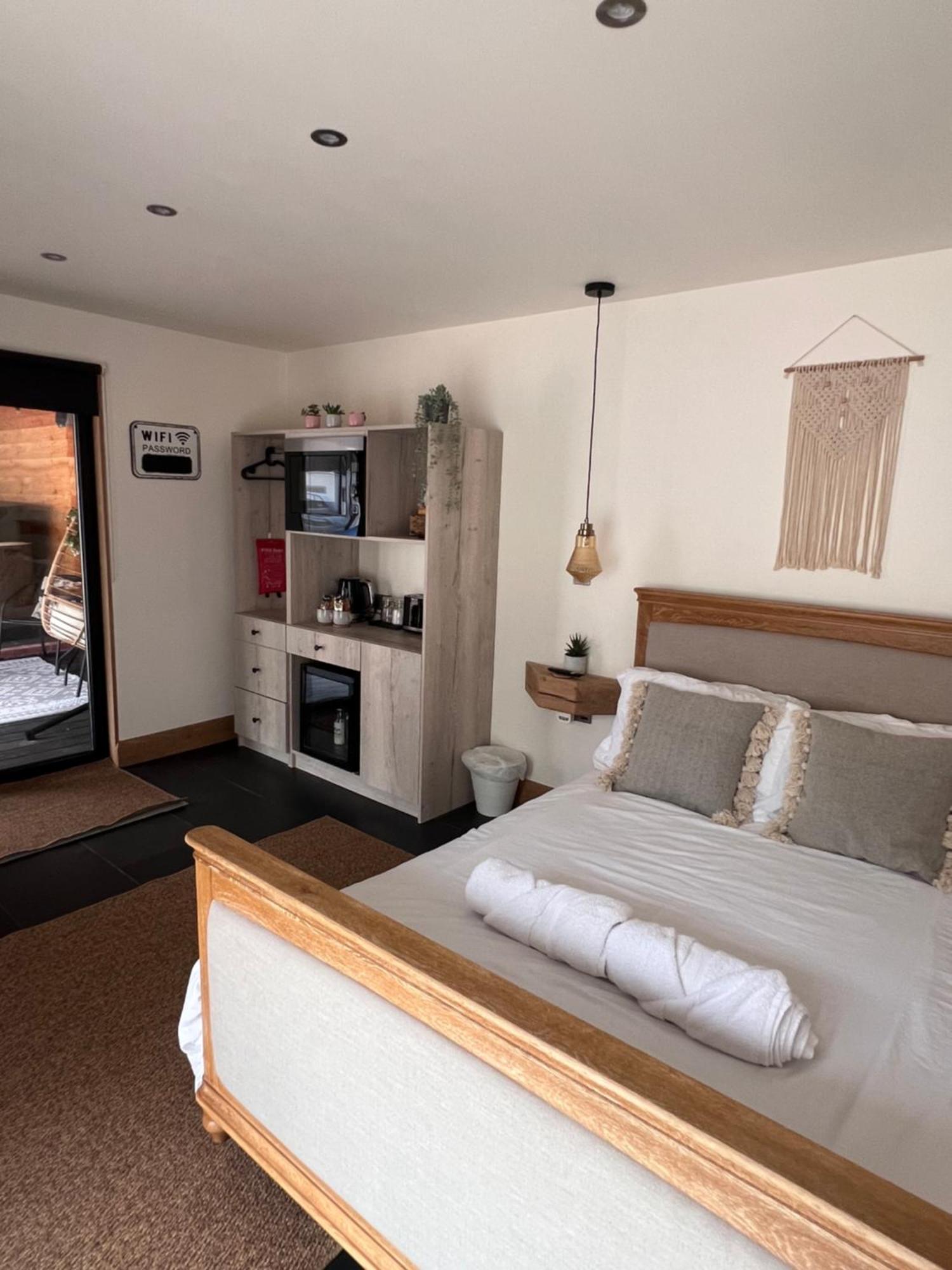 Luxury Courtyard Studio In Llangollen Extérieur photo